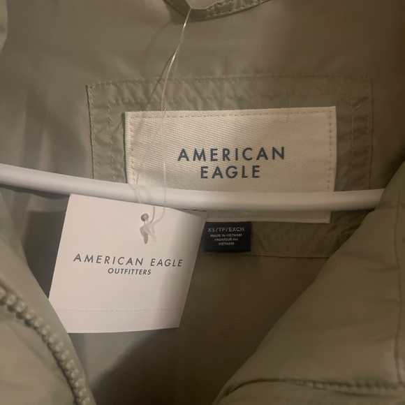 NWT American Eagle Outfitters
CROPPED PUFFER - Winter jacket in Faded Olive - Picture 4 of 5